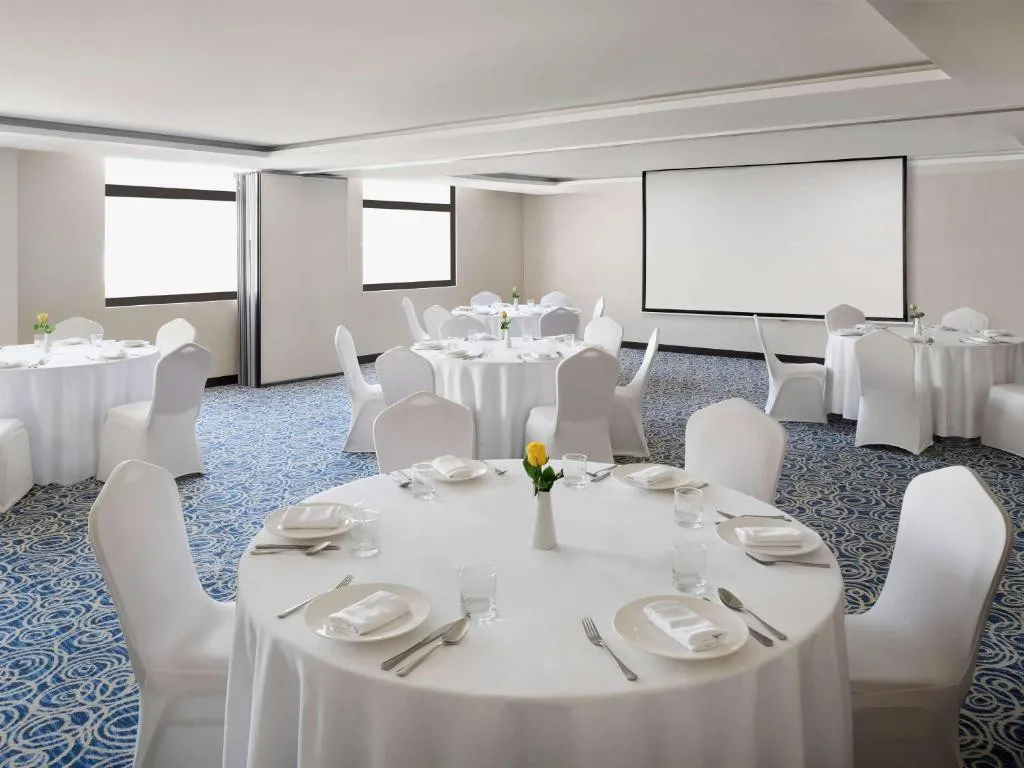 MOVENPICK HOTEL APARTMENTS AL MAMZAR