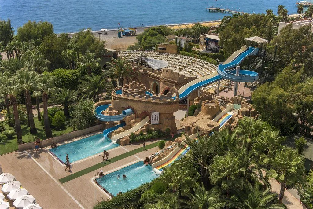 DELPHIN DELUXE RESORT