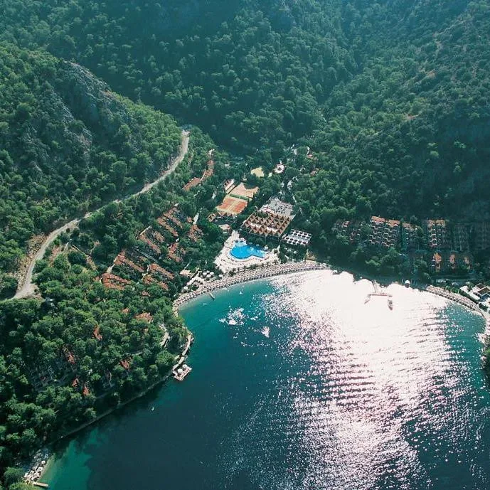 HILLSIDE BEACH CLUB