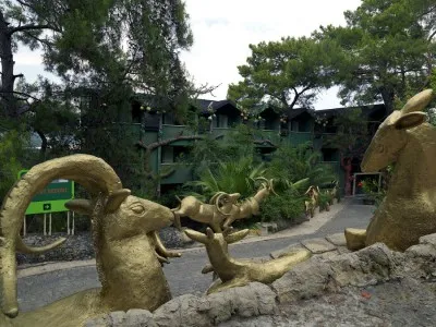 HOLIDAY AREA GREEN RESORT