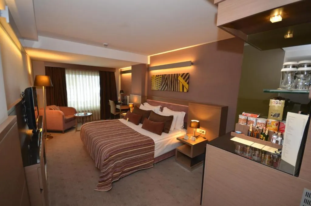AVANTGARDE LEVENT