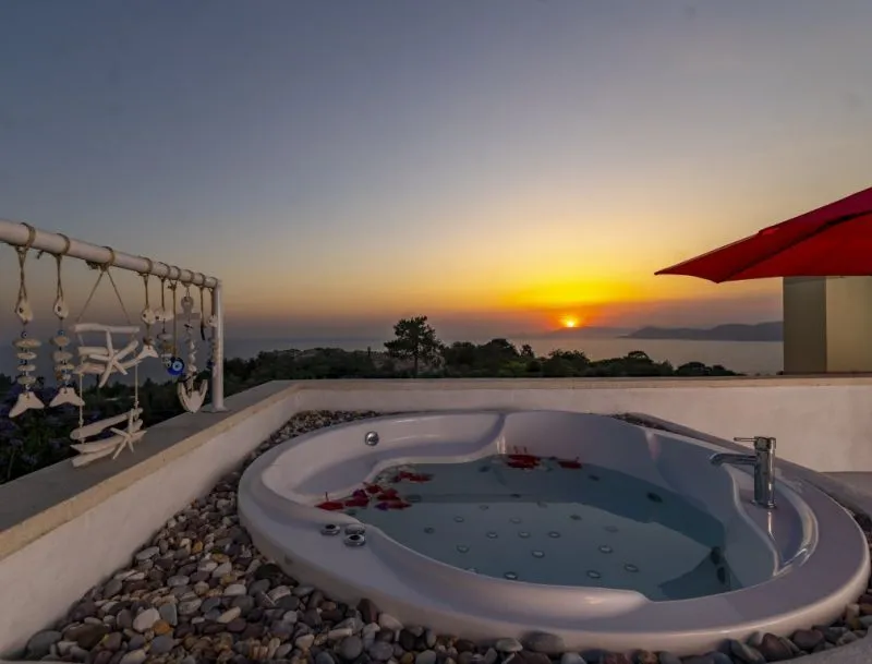 MANDARIN & MANGO BOUTIQUE HOTEL