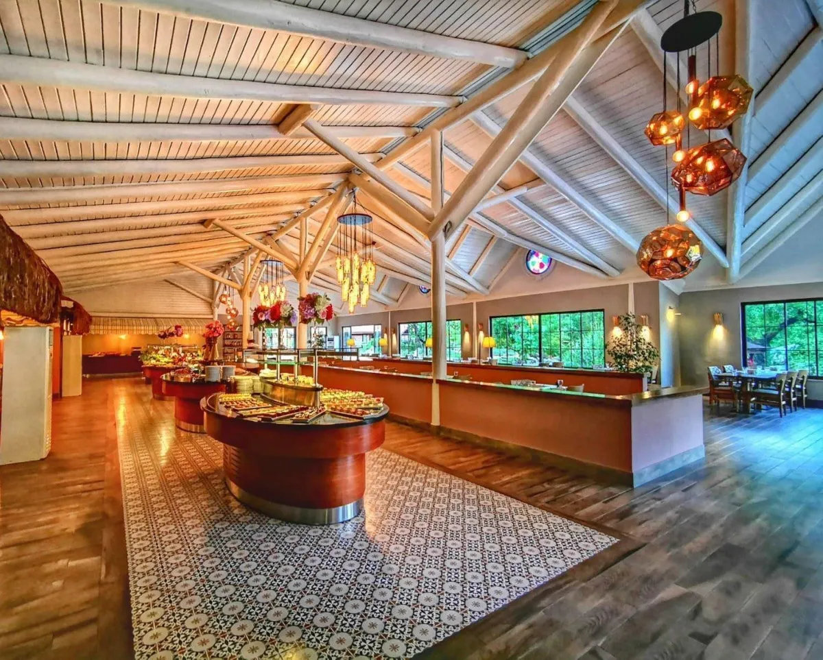 THE BAY BEACH CLUB & PORT SIGL