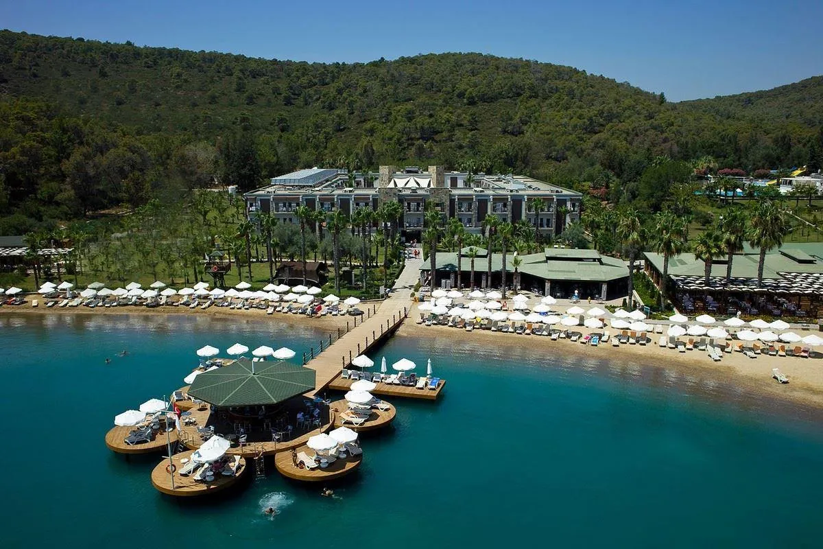 GREEN BAY RESORT (EX. CRYSTAL GREEN BAY RESORT & SPA)
