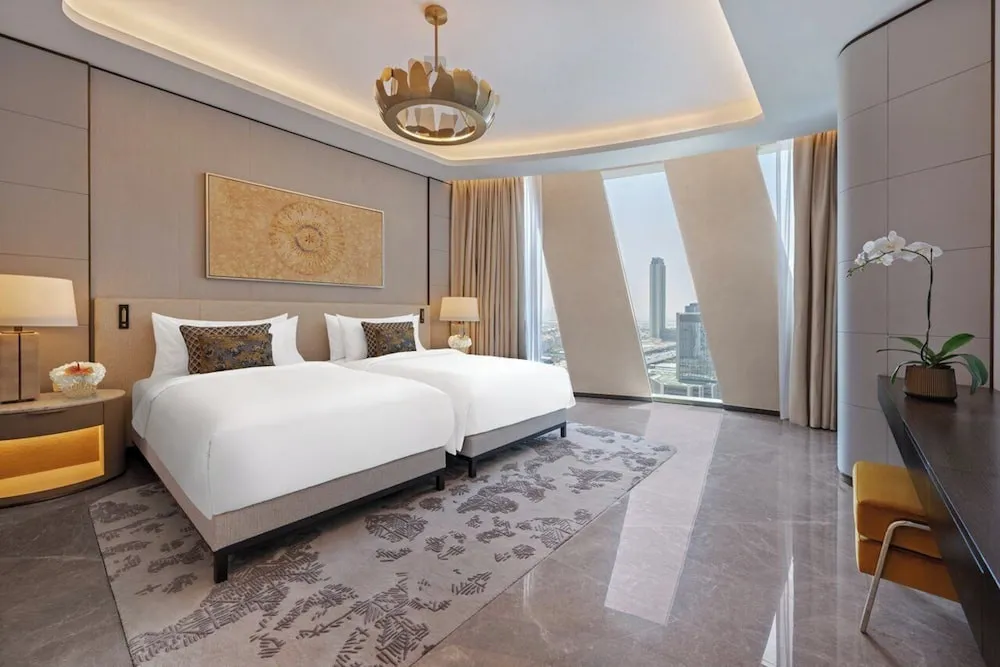 MANDARIN ORIENTAL DOWNTOWN