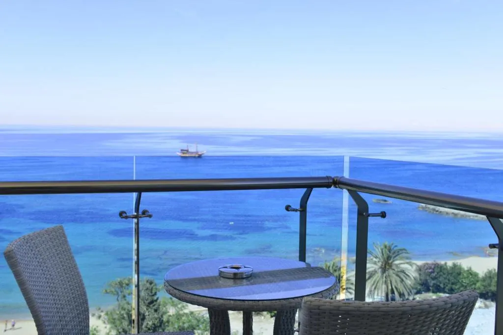 AZURA DELUXE RESORT & SPA