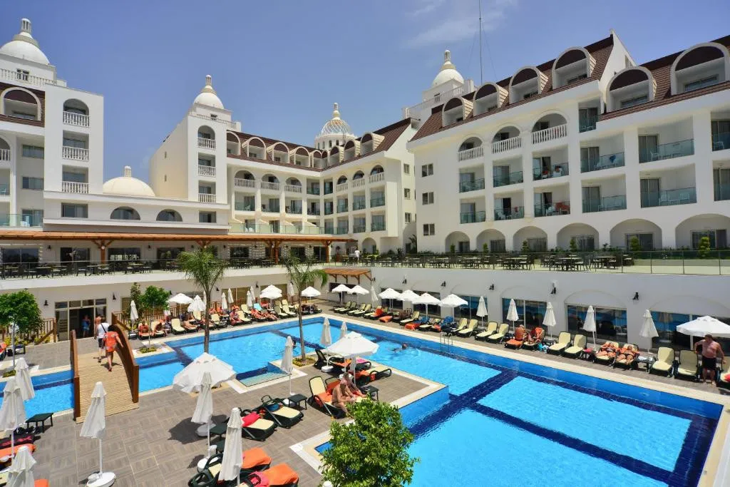 SIDE CROWN SERENITY HOTEL