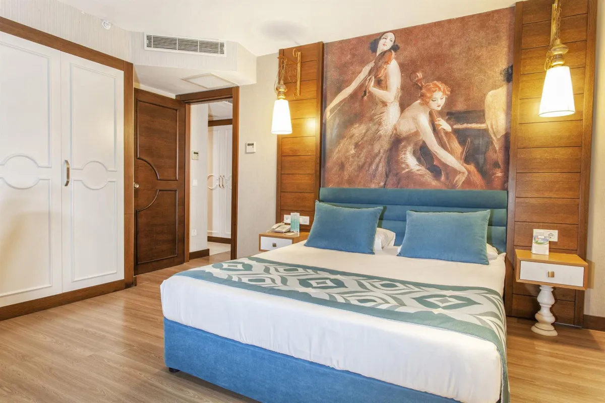 DREAM WORLD RESORT & SPA