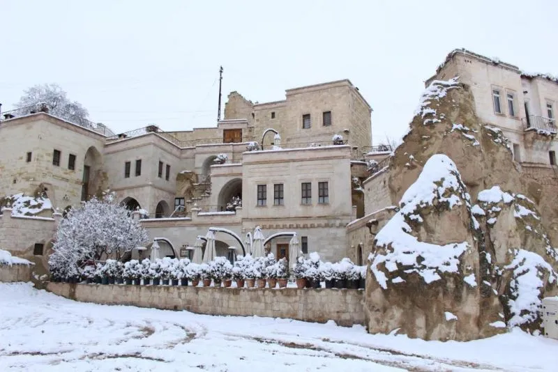 TAFONI HOUSES CAVE HOTEL
