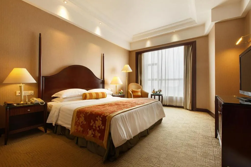 GRAND ROYAL