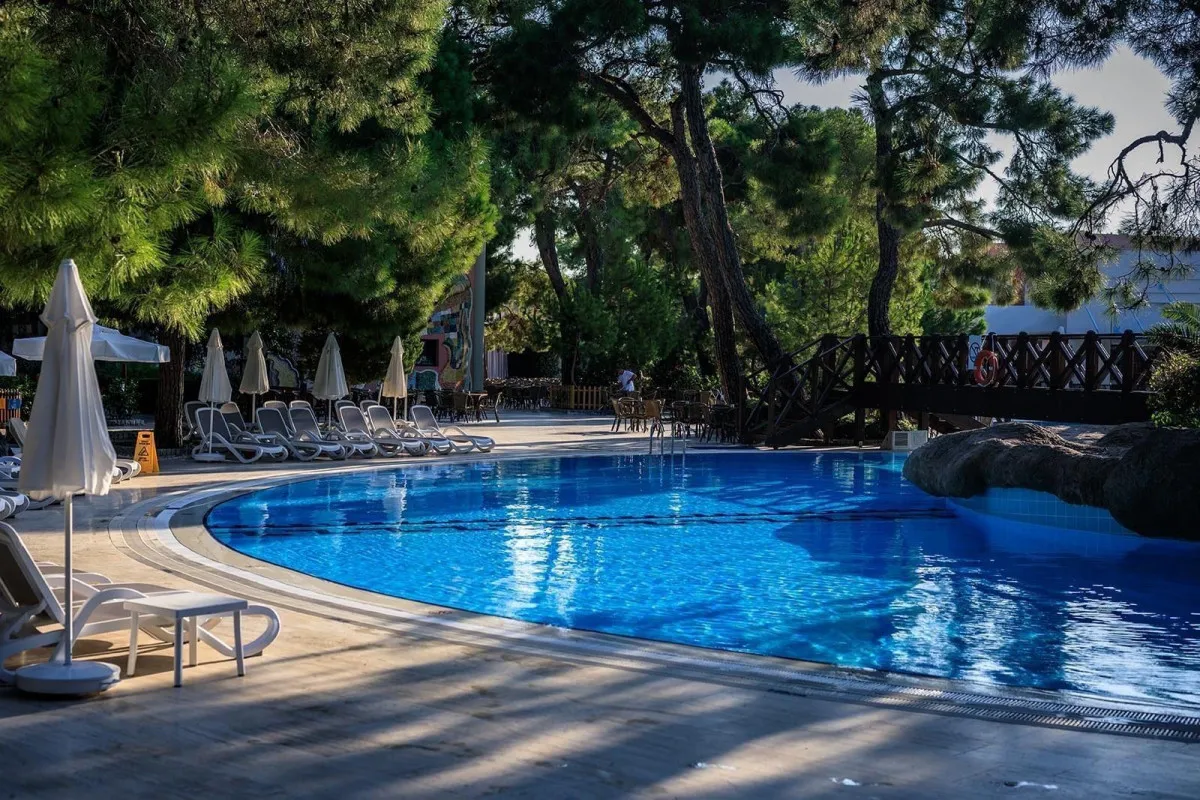 BLUE WATERS CLUB & RESORT