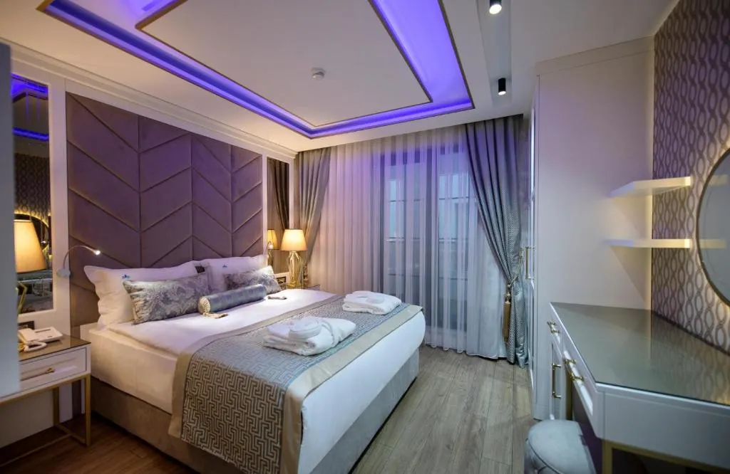 ELYSIUM GREEN SUITE