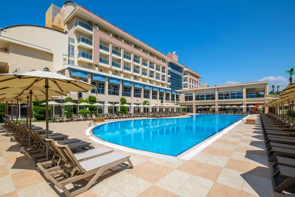 SOLIVIA HOTEL (EX. TITAN SELECT)