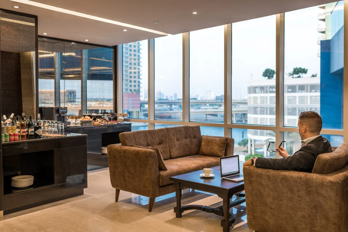 RADISSON BLU HOTEL DUBAI CANAL VIEW