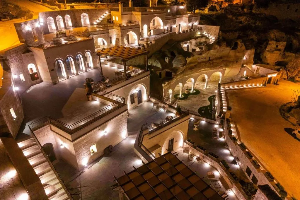 SIGNATURE CAVE PREMIUM SUITES