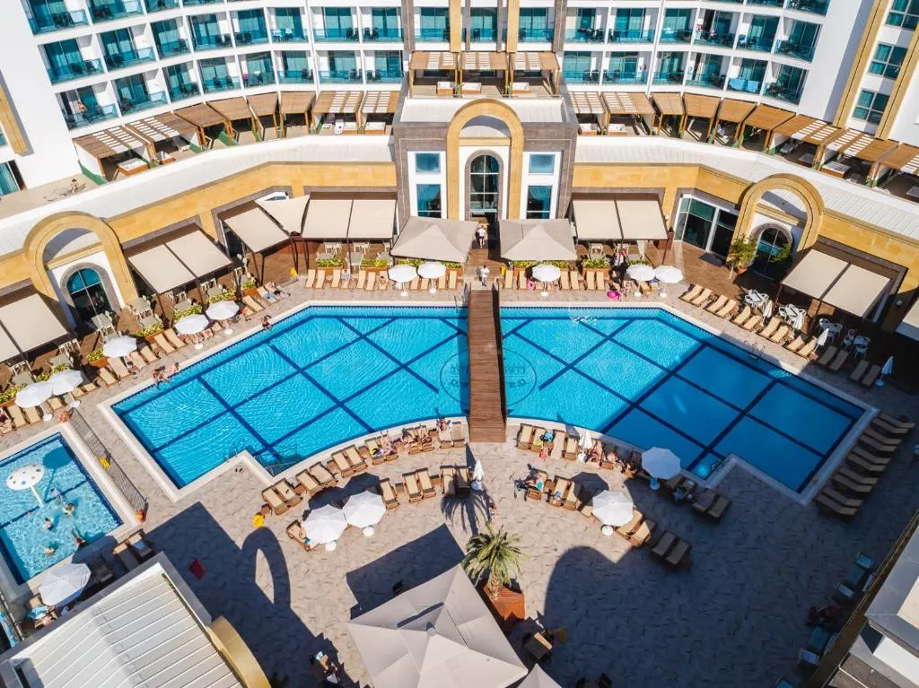 THE LUMOS DELUXE RESORT HOTEL & SPA