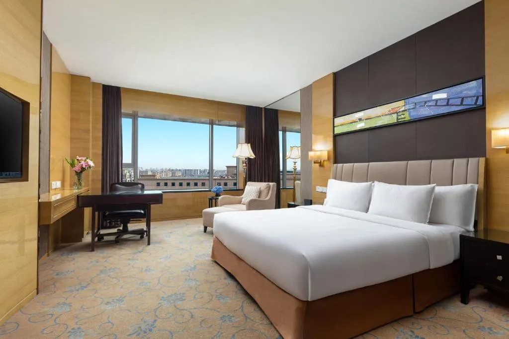CROWNE PLAZA NOAH SQUARE