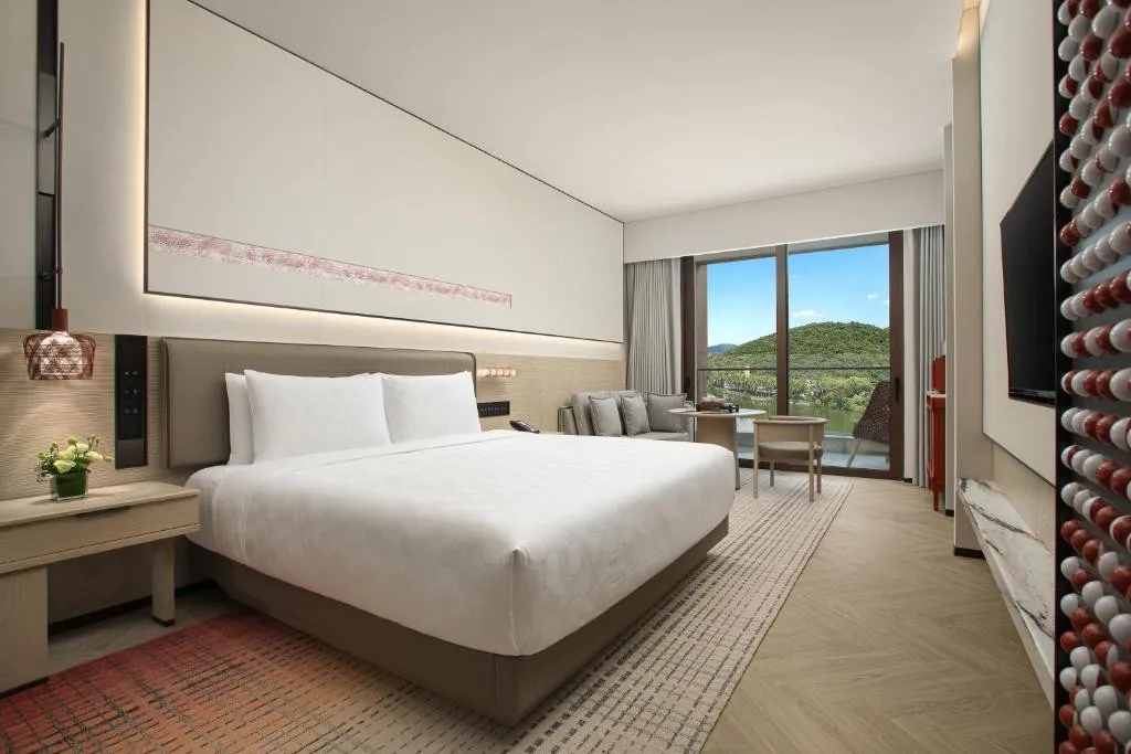 HUALUXE SANYA YALONG BAY RESORT