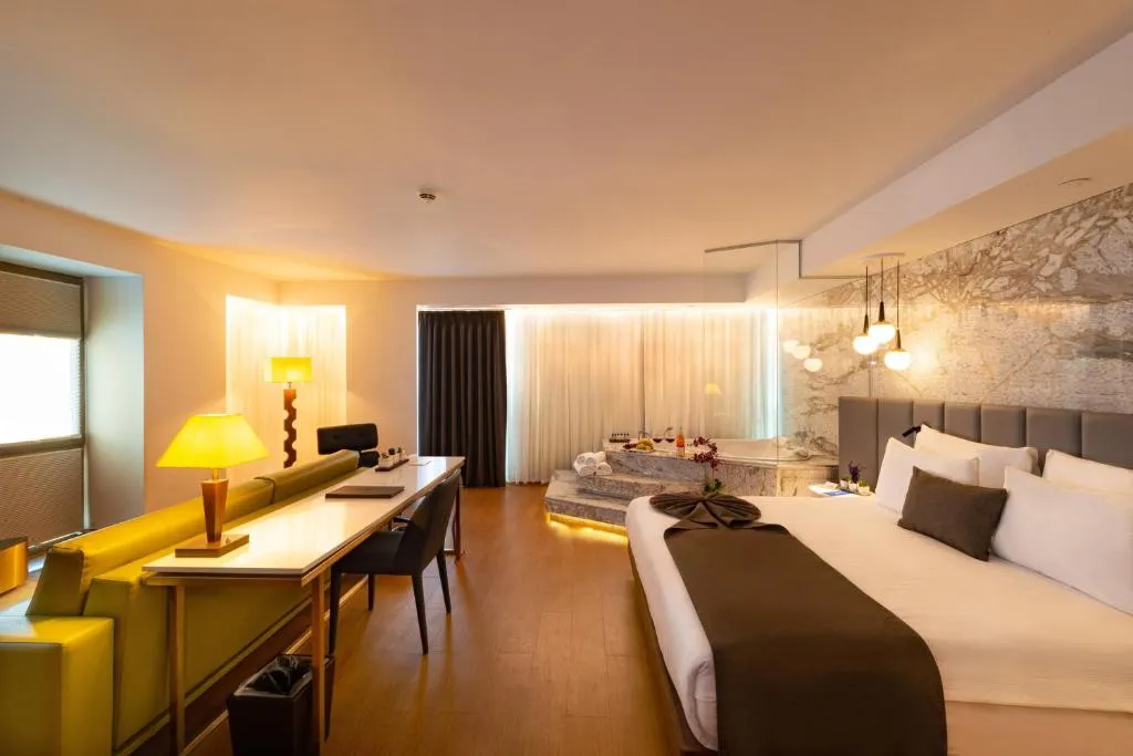 THE CRATON HOTEL