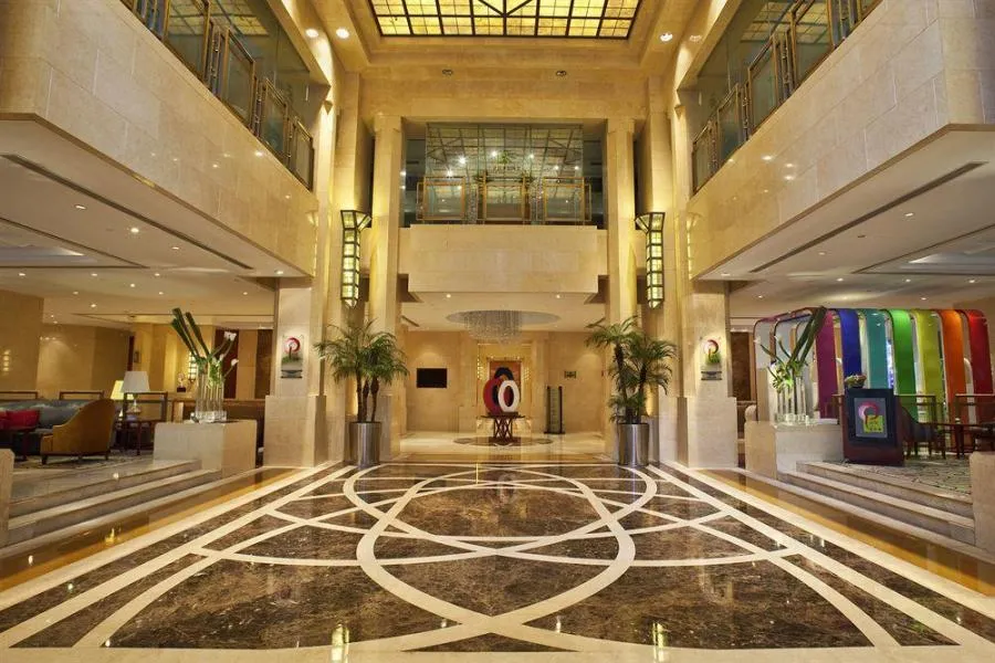 CROWNE PLAZA CENTURY PARK