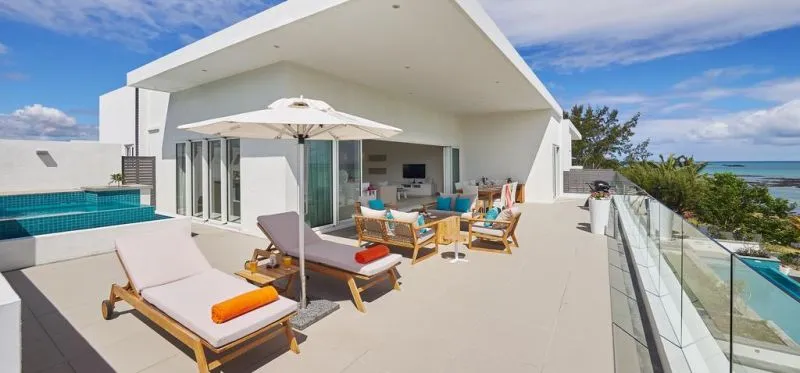MYRA SEAFRONT SUITES AND PENTHOUSES BY LOV