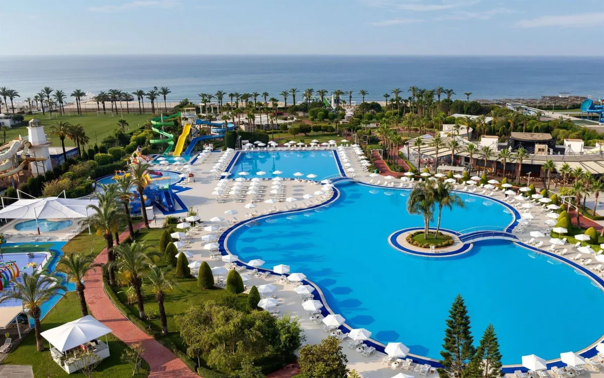 MIRACLE RESORT