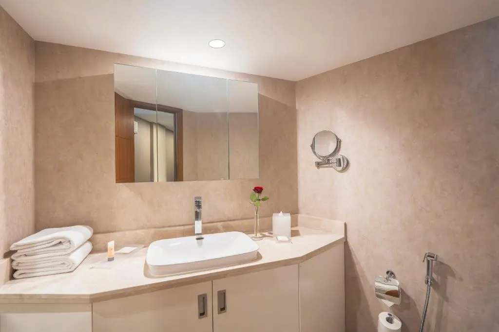 THE GALLERIA RESIDENCE HYATT REGENCY