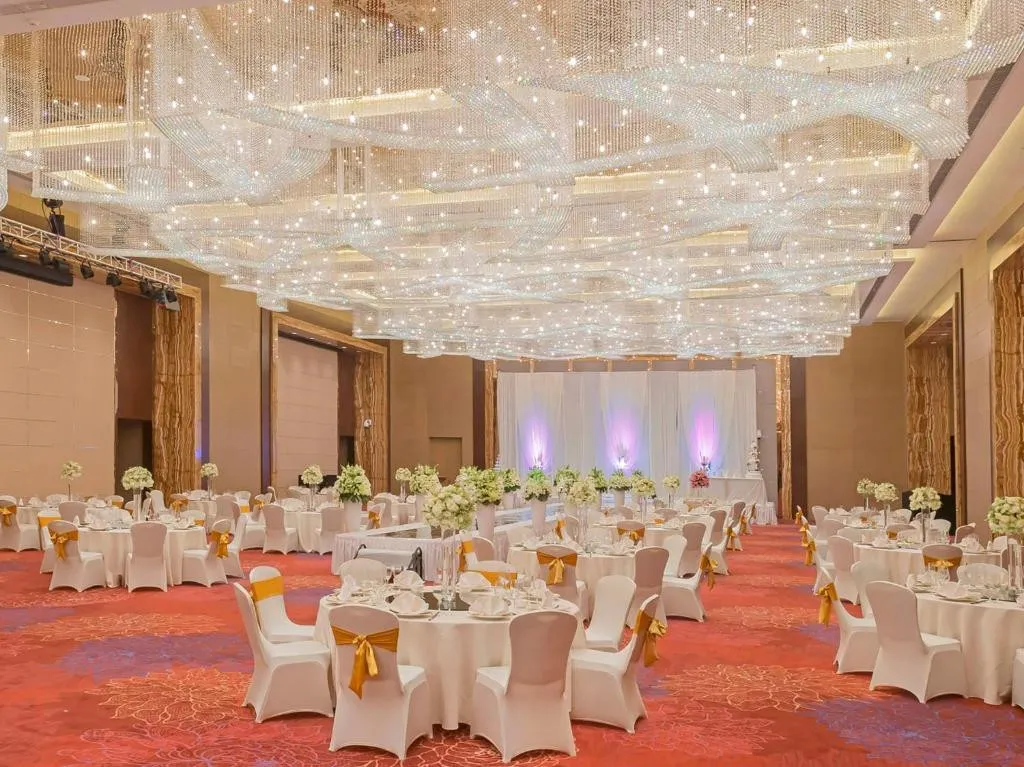 CROWNE PLAZA NOAH SQUARE