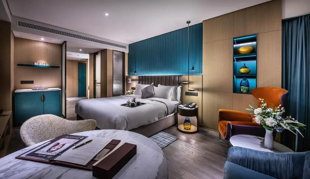ELEGANT HOTEL