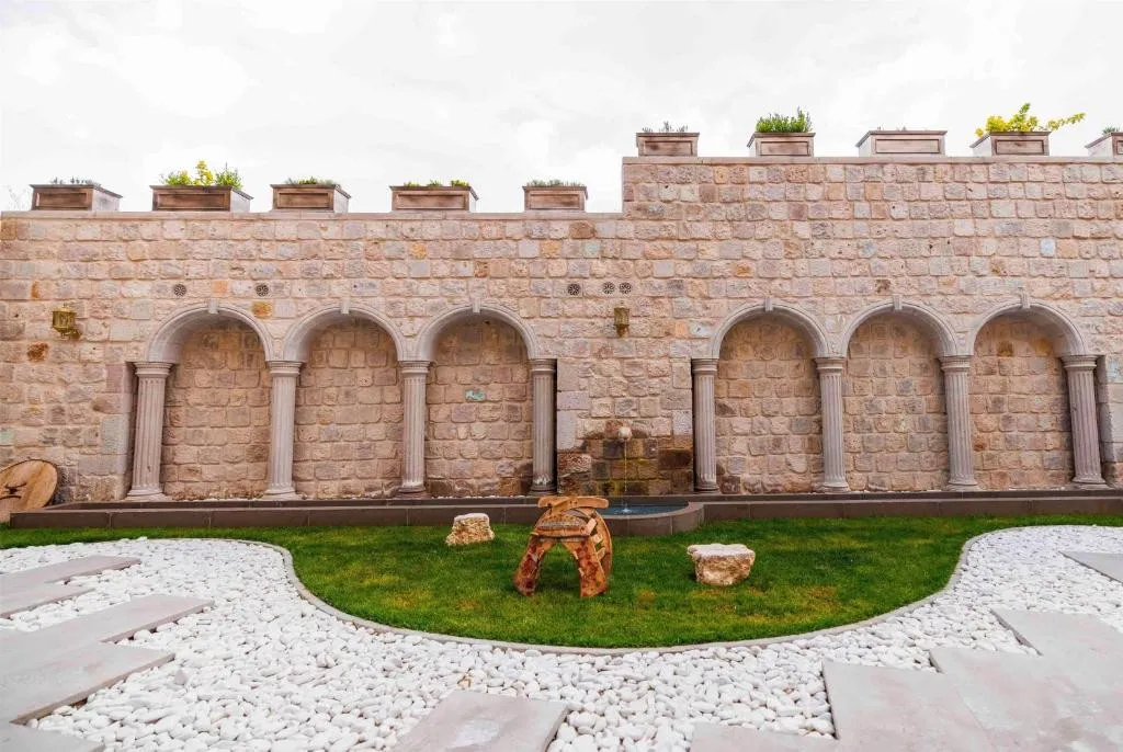 SIGNATURE CAVE PREMIUM SUITES