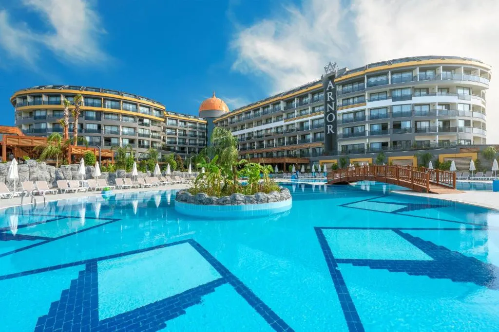 ARNOR DE LUXE HOTEL & SPA