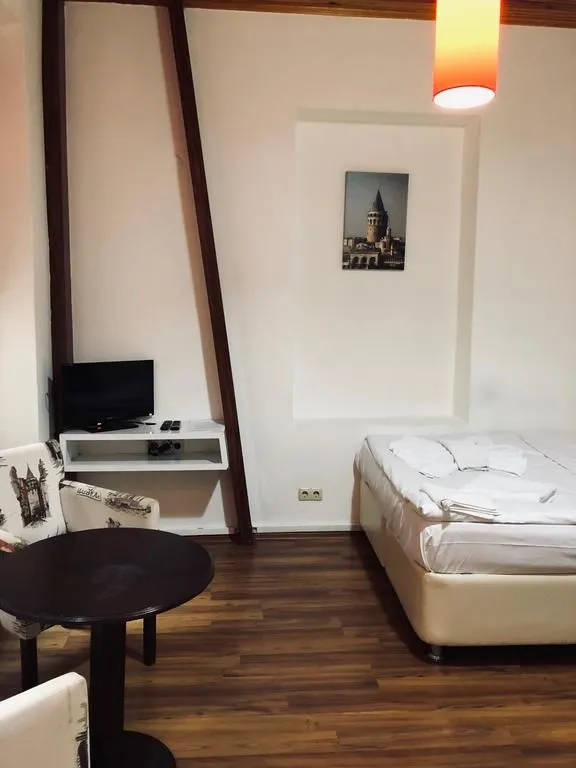 NEW PERA SUITES