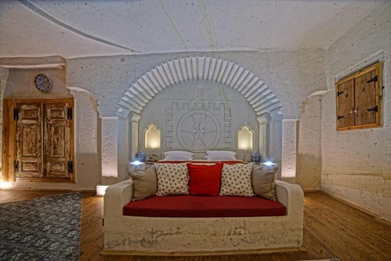 TARU CAVE SUITES