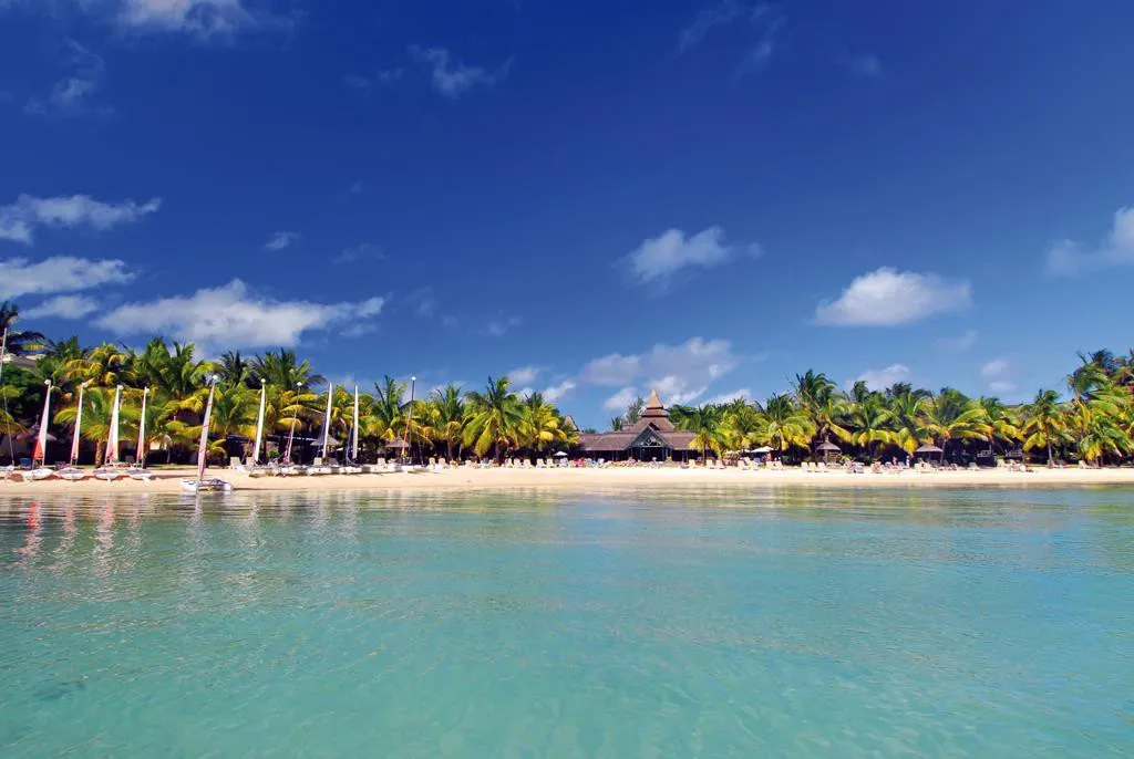 SHANDRANI BEACHCOMBER RESORT & SPA