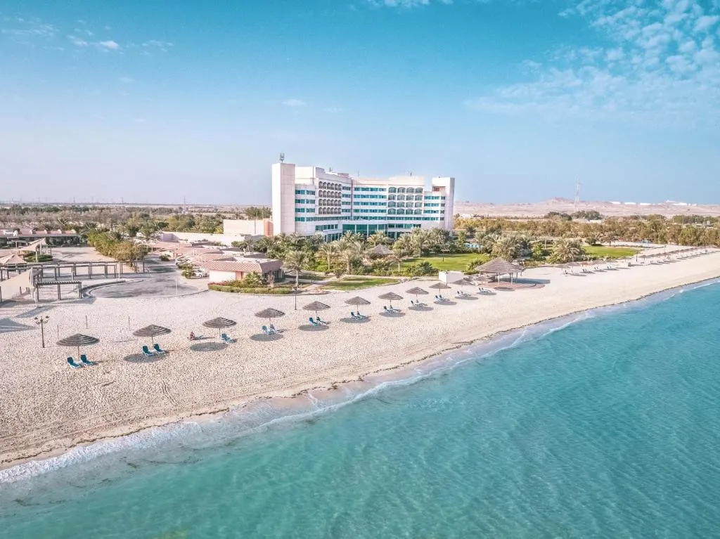 DANAT JEBEL AL DHANNA RESORT