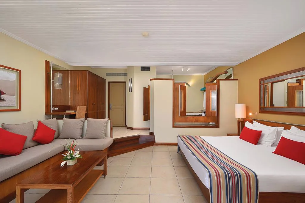 SHANDRANI BEACHCOMBER RESORT & SPA