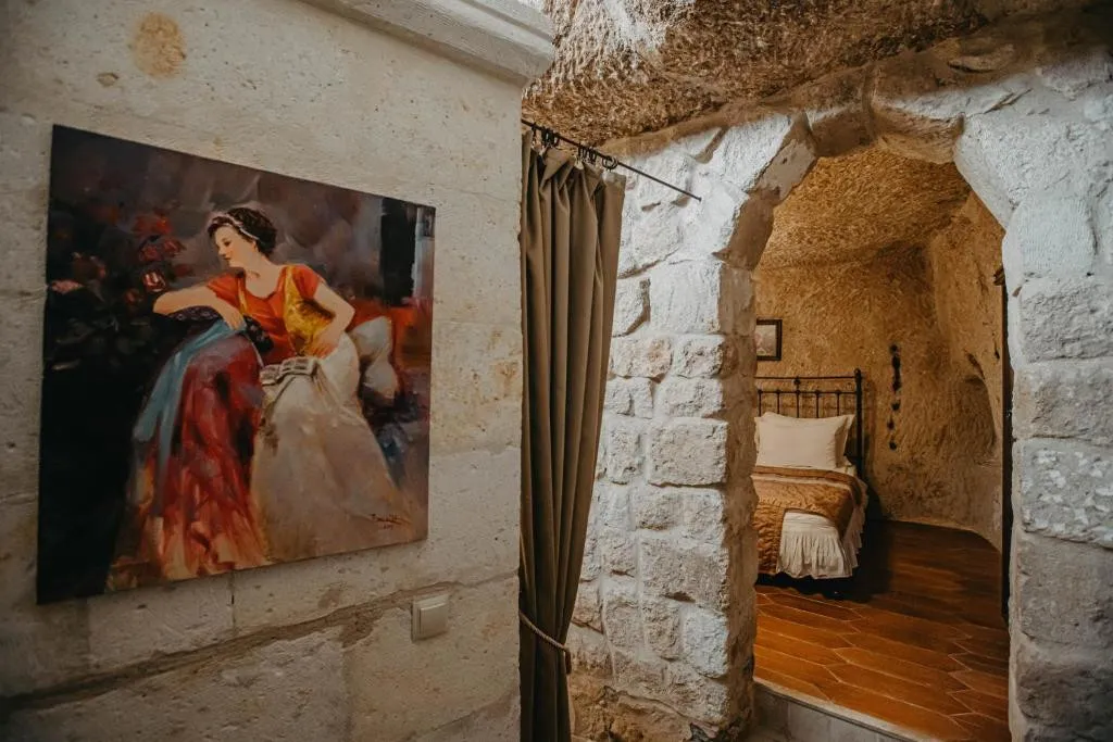MELEKLER EVI CAVE