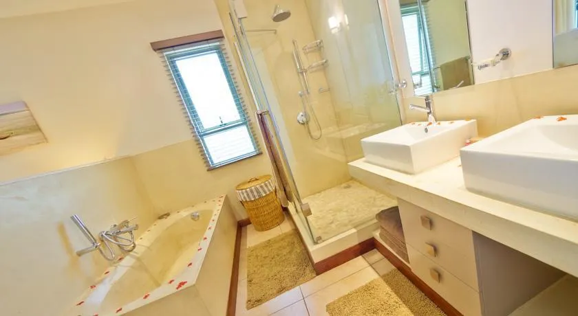 BON AZUR ELEGANT SUITES & PENTHOUSES