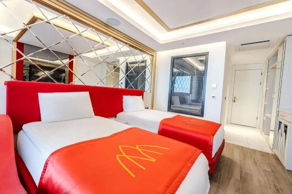 GRANADA LUXURY RED ADULTS ONLY
