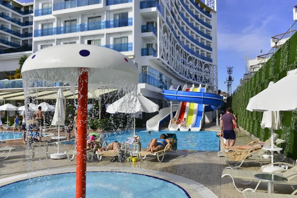 AZURA DELUXE RESORT & SPA