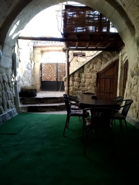 NATURELS CAVE HOUSE