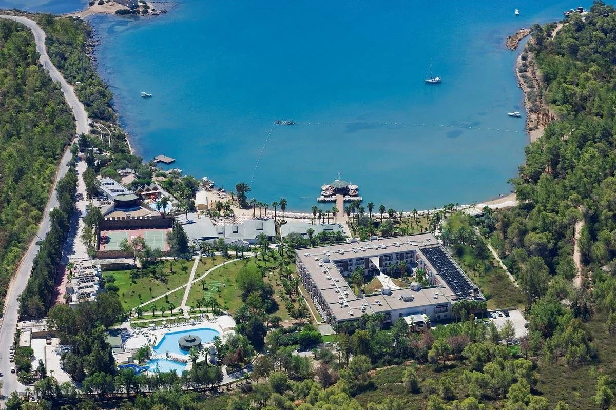 GREEN BAY RESORT (EX. CRYSTAL GREEN BAY RESORT & SPA)