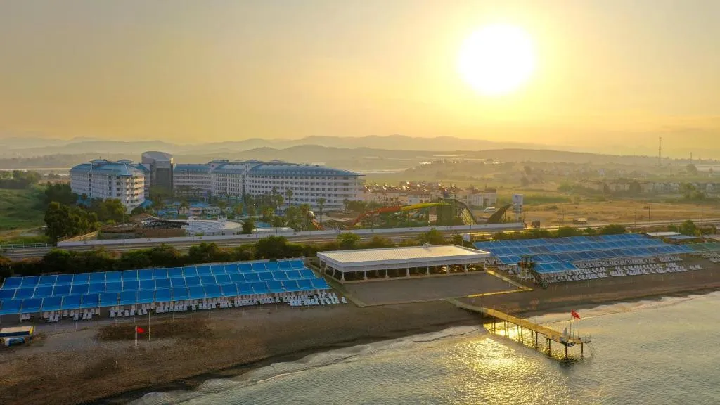 CRYSTAL ADMIRAL AQUA COLLECTION (EX. CRYSTAL ADMIRAL RESORT SUITES & SPA)