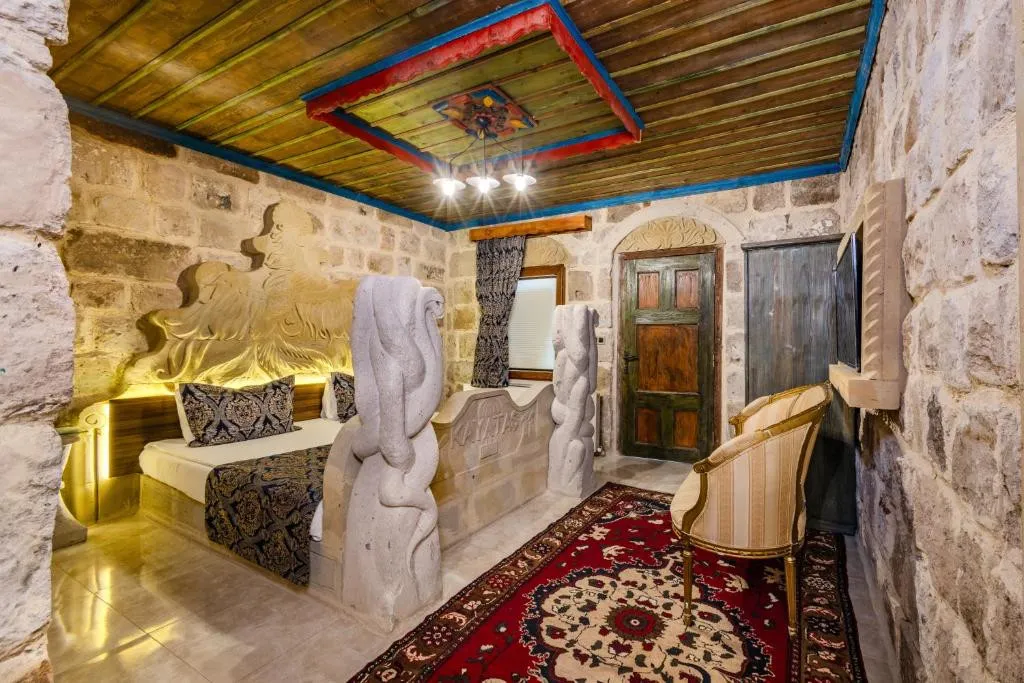 KAYATA CAVE SUITES