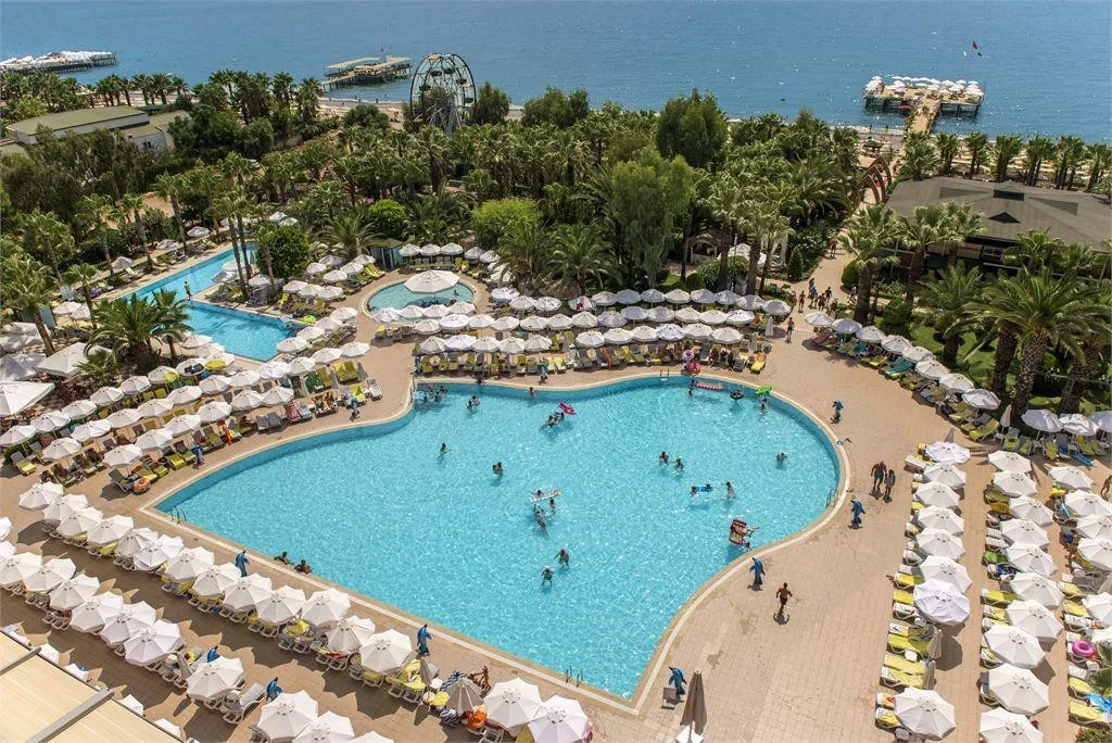 DELPHIN DELUXE RESORT