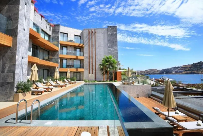 MARE DELUXE RESIDENCES & VILLAS