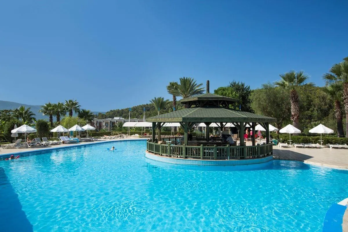GREEN BAY RESORT (EX. CRYSTAL GREEN BAY RESORT & SPA)