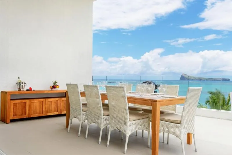 MYRA SEAFRONT SUITES AND PENTHOUSES BY LOV