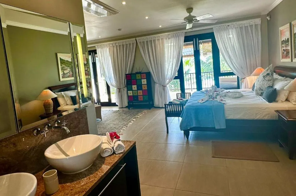 EDEN ISLAND LUXURY ACCOMMODATION