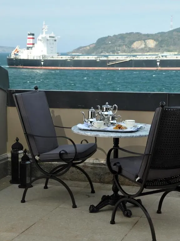 THE CENTRAL PALACE BOSPHORUS